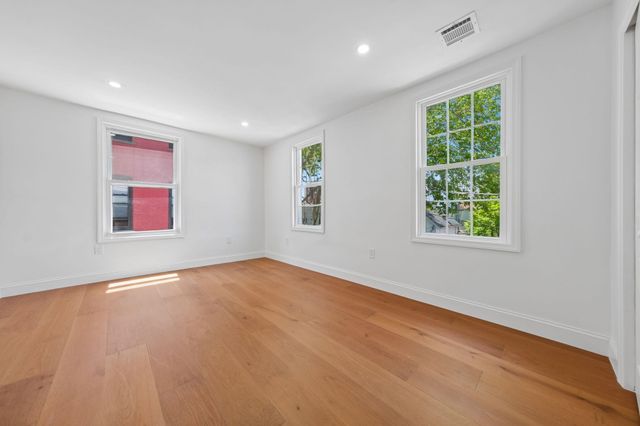 42 PASSAIC AVE, Jc, Heights, NJ 07307