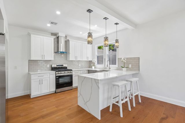 42 PASSAIC AVE, Jc, Heights, NJ 07307