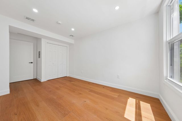 42 PASSAIC AVE, Jc, Heights, NJ 07307