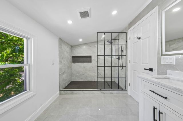 42 PASSAIC AVE, Jc, Heights, NJ 07307