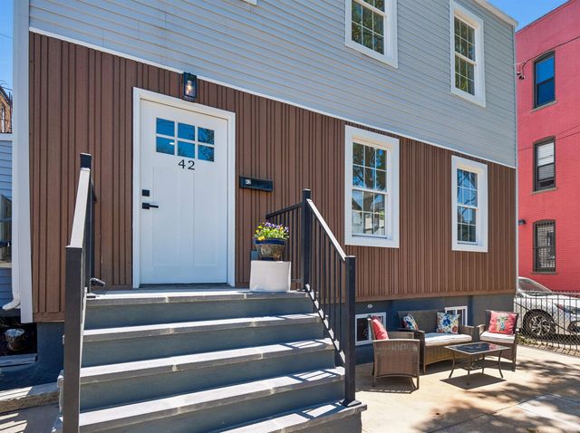 42 PASSAIC AVE, Jc, Heights, NJ 07307
