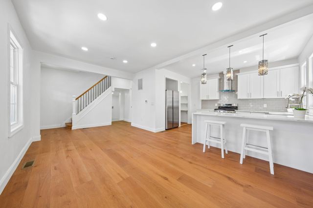 42 PASSAIC AVE, Jc, Heights, NJ 07307