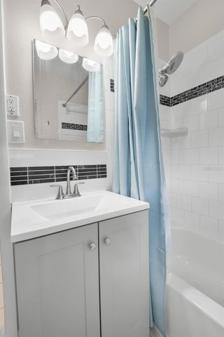 5600 33RD AVENUE N, St Petersburg, FL 33710