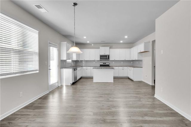 3152 Hawthorn Farm Boulevard, Loganville, GA 30052