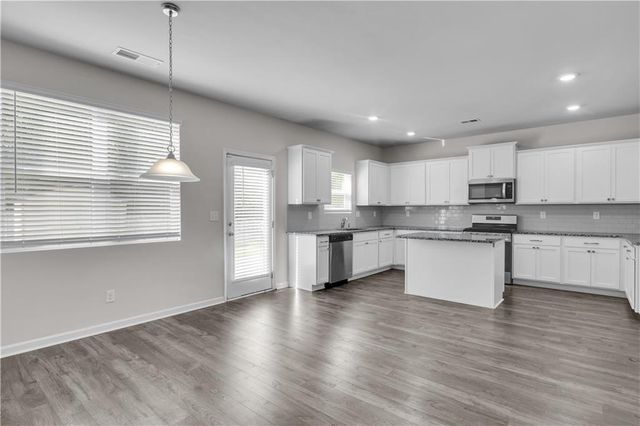 3152 Hawthorn Farm Boulevard, Loganville, GA 30052