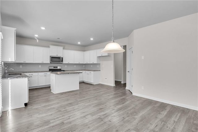 3152 Hawthorn Farm Boulevard, Loganville, GA 30052