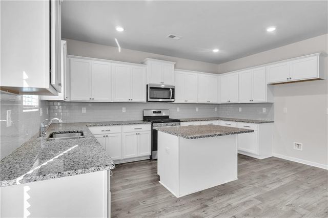 3152 Hawthorn Farm Boulevard, Loganville, GA 30052