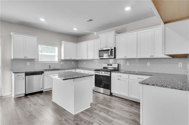 3152 Hawthorn Farm Boulevard, Loganville, GA 30052