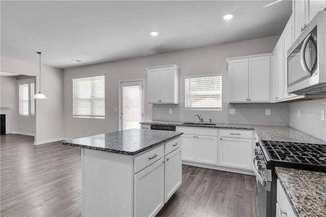 3152 Hawthorn Farm Boulevard, Loganville, GA 30052