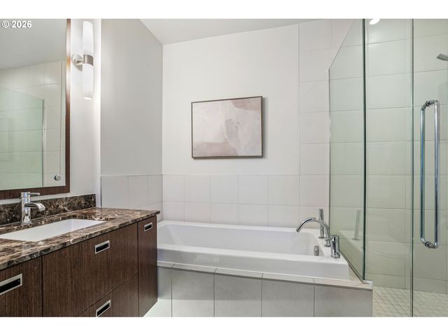 1310 Nw NAITO Pkwy 1001, Portland, OR 97209