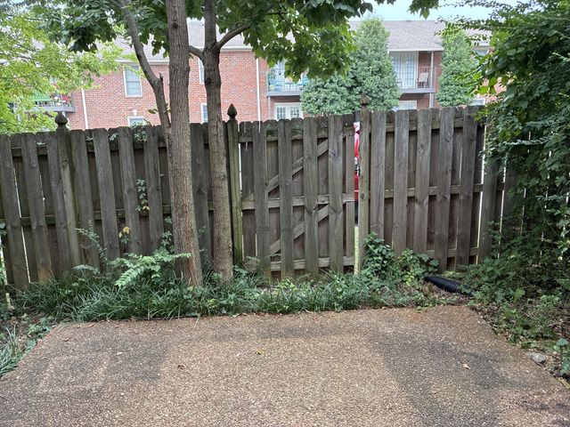 2044 Graybar Ln, Nashville, TN 37215