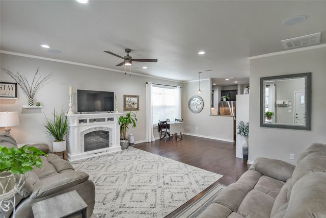 1136 Ridgeview Circle, Granbury, TX 76048