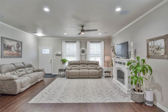 1136 Ridgeview Circle, Granbury, TX 76048