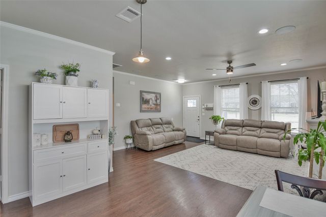 1136 Ridgeview Circle, Granbury, TX 76048