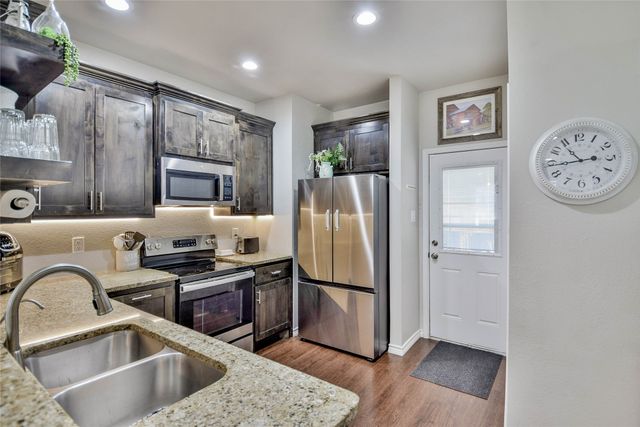 1136 Ridgeview Circle, Granbury, TX 76048