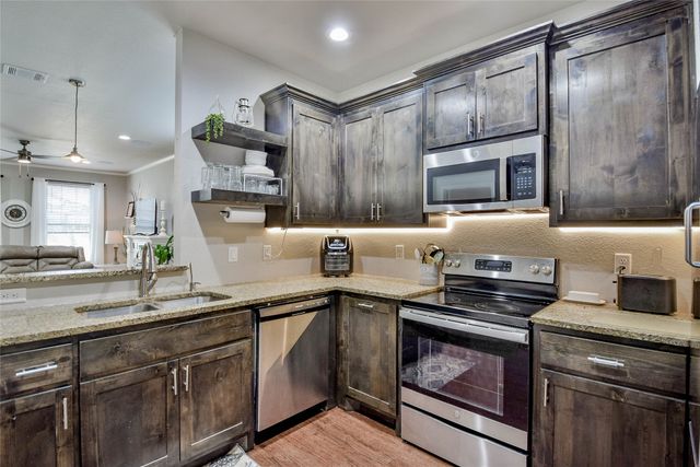 1136 Ridgeview Circle, Granbury, TX 76048