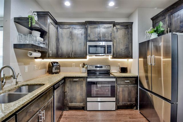 1136 Ridgeview Circle, Granbury, TX 76048