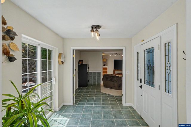 24258 Columbine Dr, Philomath, OR 97370