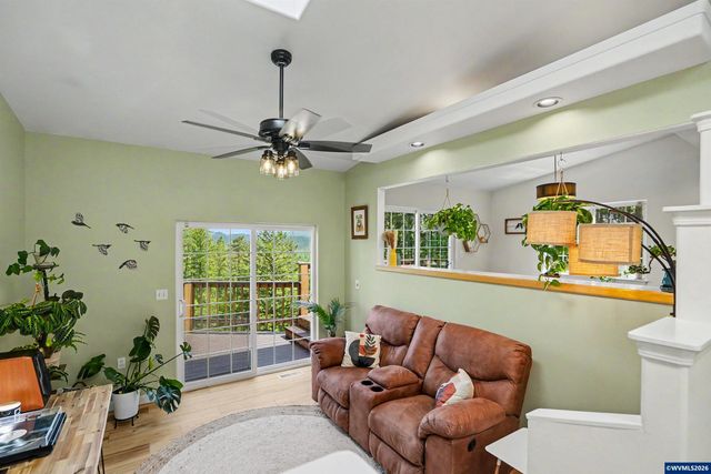 24258 Columbine Dr, Philomath, OR 97370