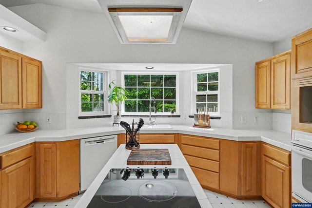 24258 Columbine Dr, Philomath, OR 97370