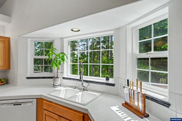 24258 Columbine Dr, Philomath, OR 97370