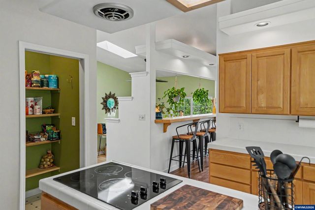 24258 Columbine Dr, Philomath, OR 97370