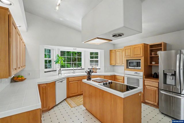 24258 Columbine Dr, Philomath, OR 97370