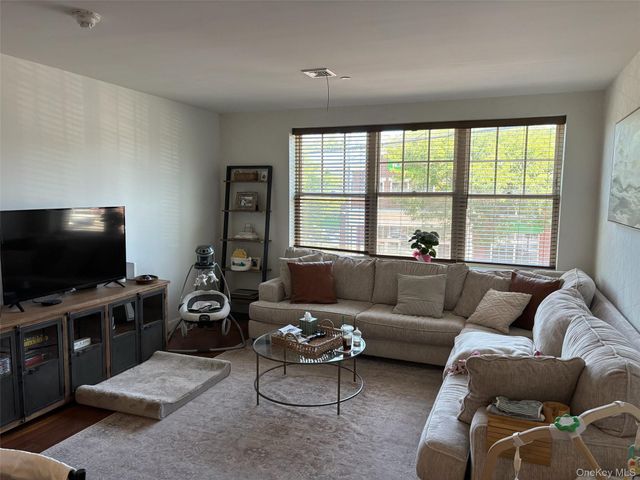 425 New York Avenue, Huntington, NY 11743