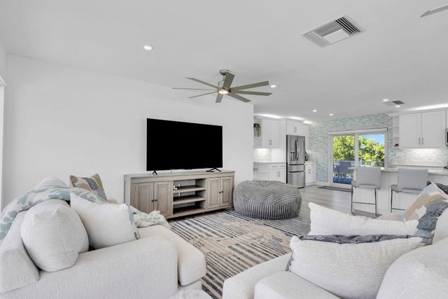 W 230 Seaview Drive, Duck Key, FL 33050