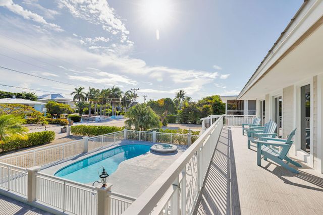 W 230 Seaview Drive, Duck Key, FL 33050