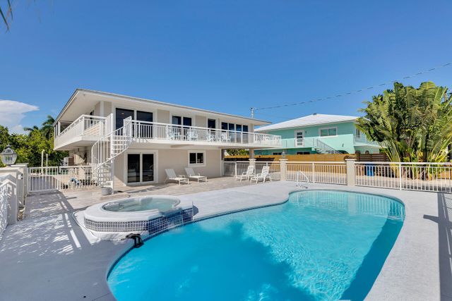 W 230 Seaview Drive, Duck Key, FL 33050