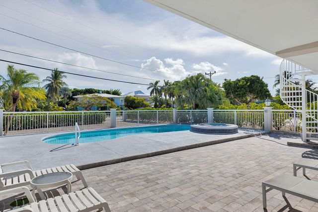 W 230 Seaview Drive, Duck Key, FL 33050