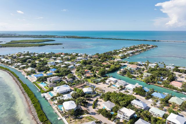 W 230 Seaview Drive, Duck Key, FL 33050