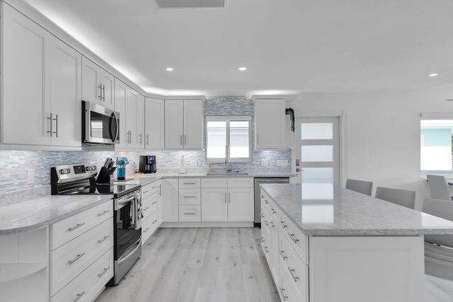 W 230 Seaview Drive, Duck Key, FL 33050