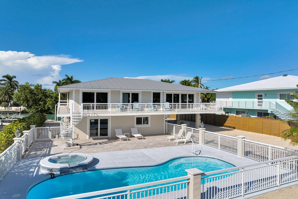 W 230 Seaview Drive, Duck Key, FL 33050