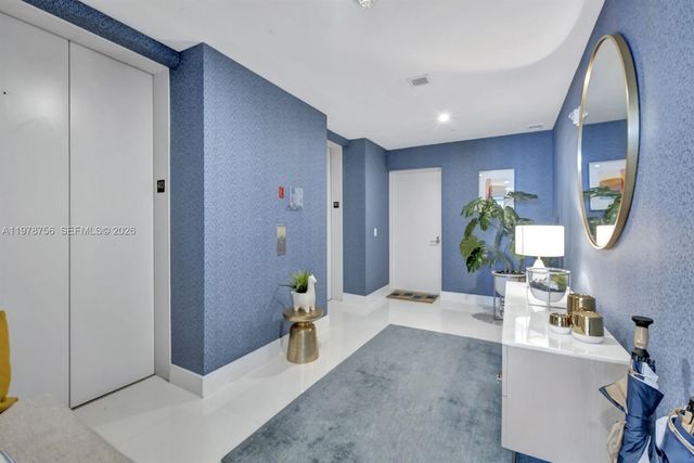 1100 Biscayne Blvd 4002, Miami, FL 33132