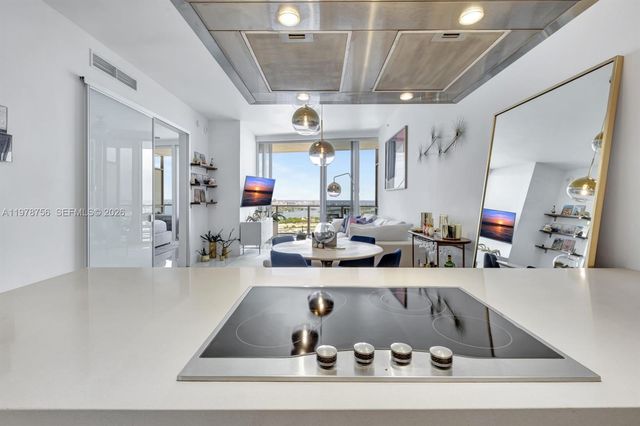 1100 Biscayne Blvd 4002, Miami, FL 33132