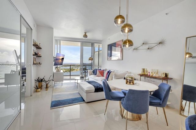 1100 Biscayne Blvd 4002, Miami, FL 33132