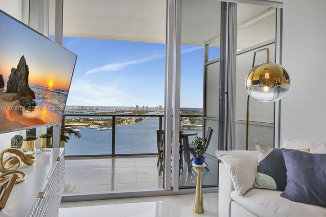 1100 Biscayne Blvd 4002, Miami, FL 33132