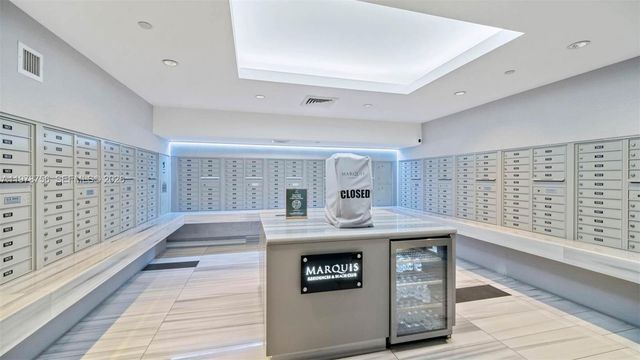 1100 Biscayne Blvd 4002, Miami, FL 33132