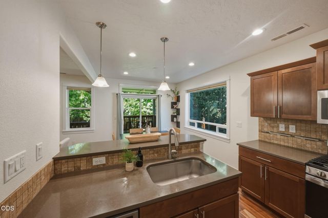 1847 NE Ellamae Place, Bend, OR 97701