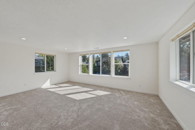 1847 NE Ellamae Place, Bend, OR 97701