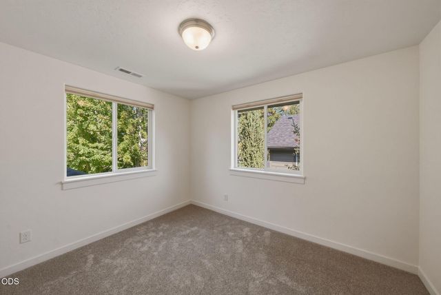 1847 NE Ellamae Place, Bend, OR 97701