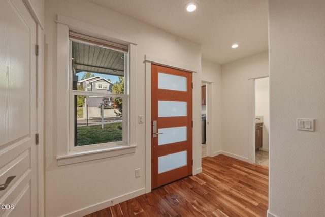 1847 NE Ellamae Place, Bend, OR 97701