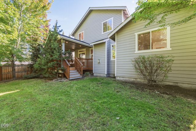 1847 NE Ellamae Place, Bend, OR 97701
