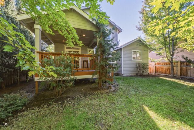 1847 NE Ellamae Place, Bend, OR 97701