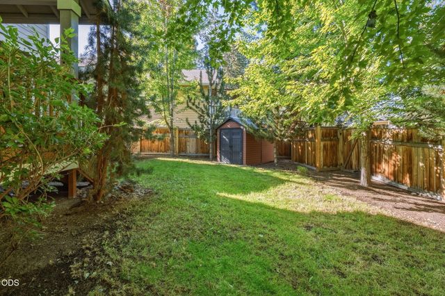 1847 NE Ellamae Place, Bend, OR 97701