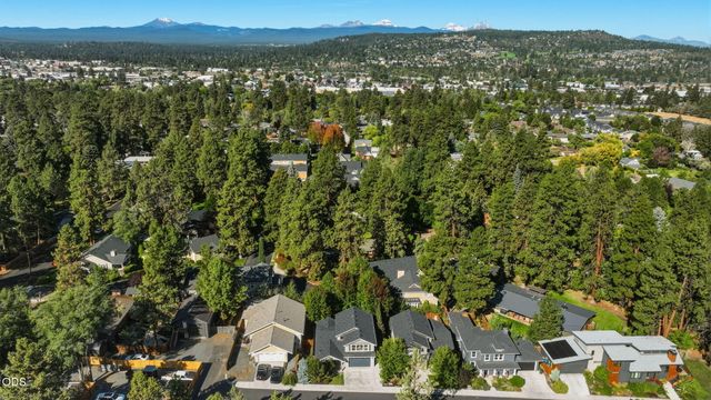 1847 NE Ellamae Place, Bend, OR 97701