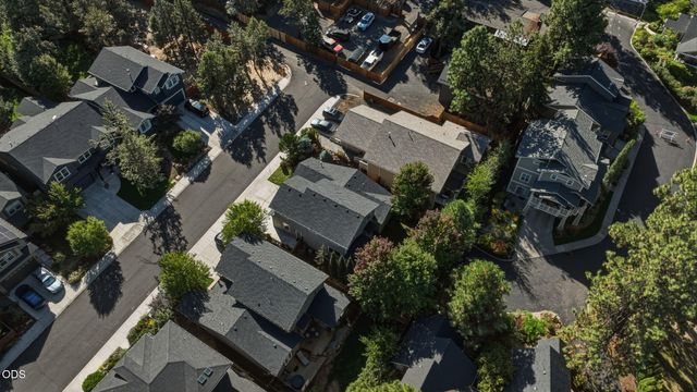 1847 NE Ellamae Place, Bend, OR 97701
