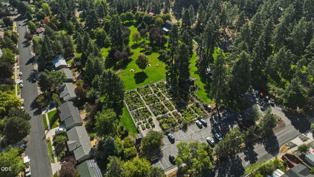 1847 NE Ellamae Place, Bend, OR 97701